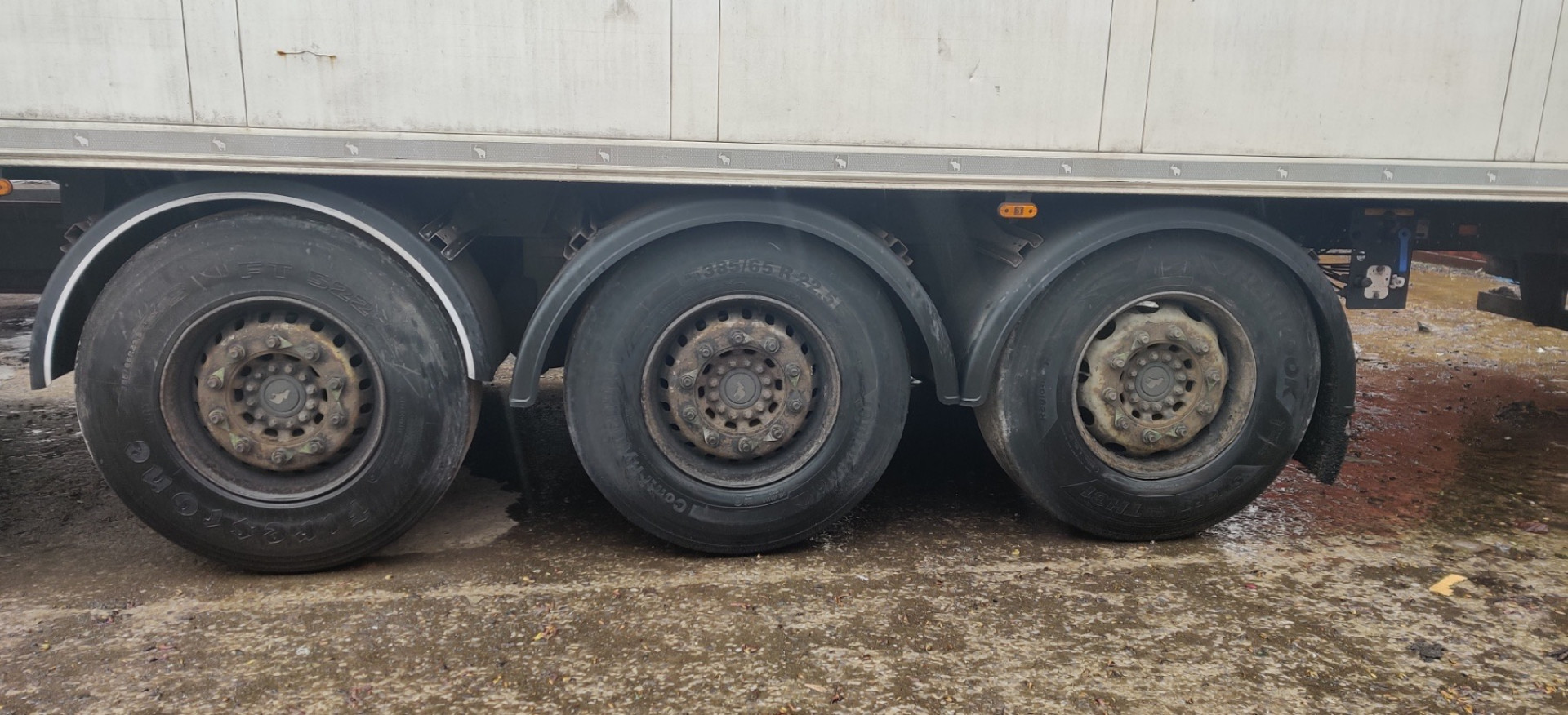 Schmitz TRI AXLE